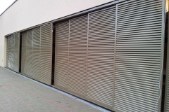 Schiebeläden aus Aluminium: Aula in Potsdam