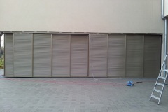 Schiebeläden aus Aluminium: Aula in Potsdam